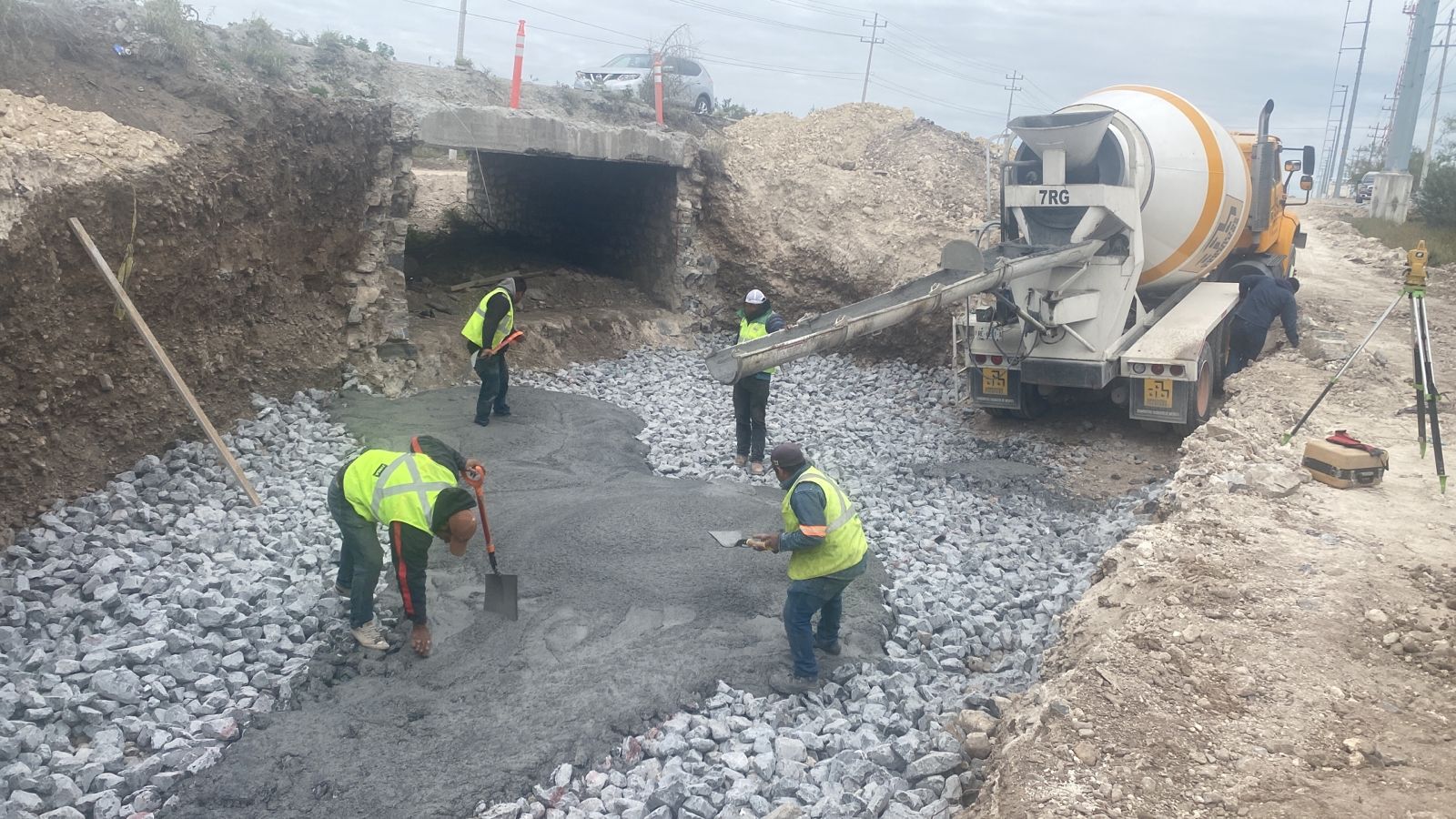 CONCRETO ANTES DE PLANTILLA DE ACERO